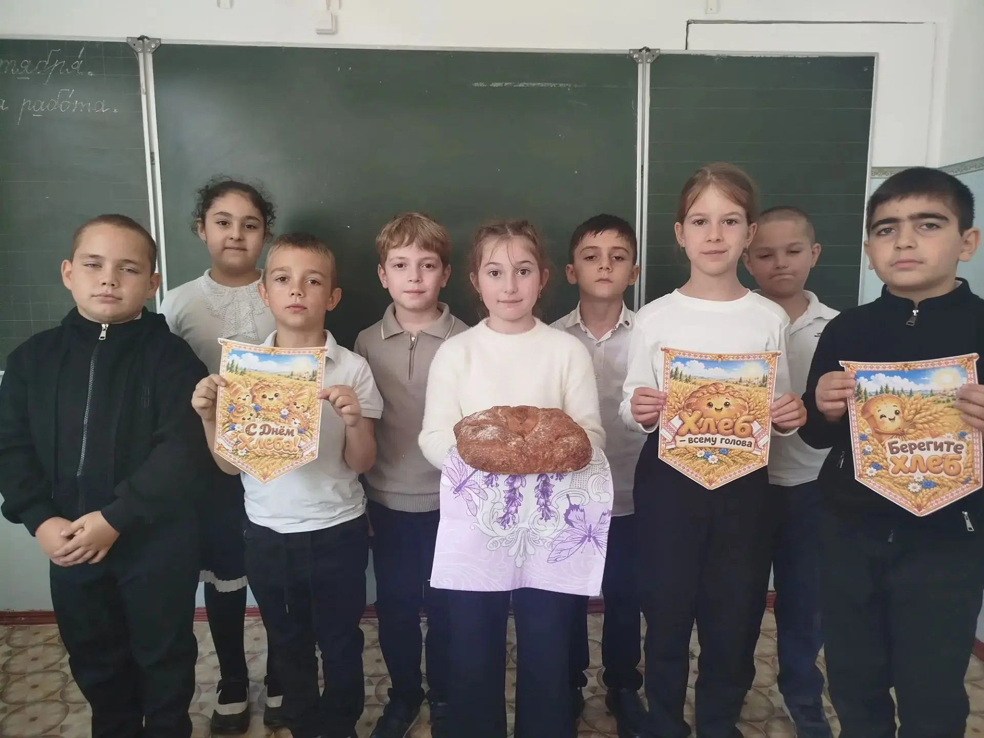 🥖🥐 В МКОУ СОШ с. Малакановского для ребят начальной школы прошёл тёплый и душевный Де...