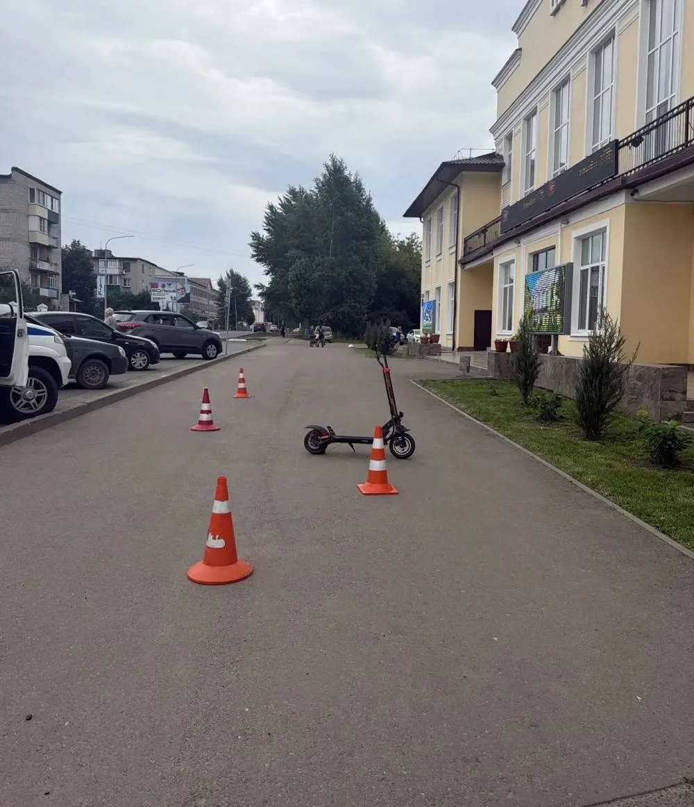 В Волжске (Марий Эл) за ДТП с двенадцатилетним самокатчиком штрафы получили его мать и ...