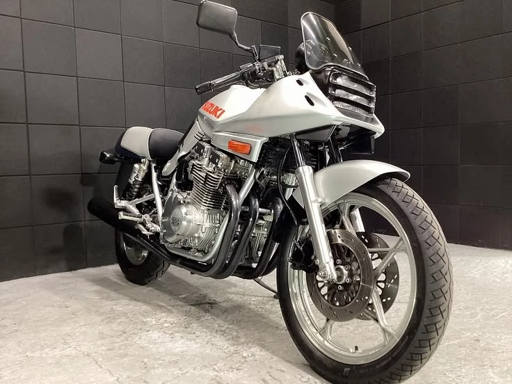 Suzuki GSX1100S Katana