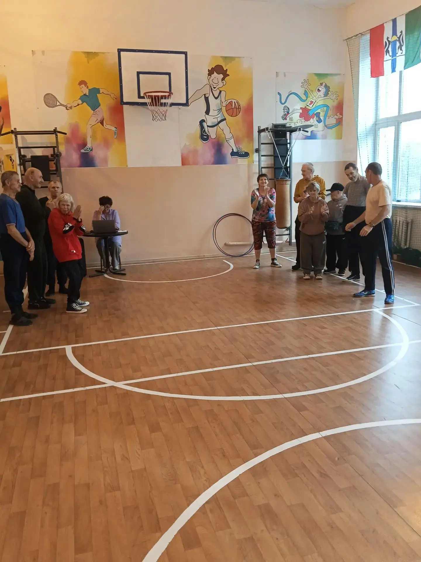 Декада пожилого человека в самом разгаре, и сегодня у нас состоялись спортивные игры. 🏒
