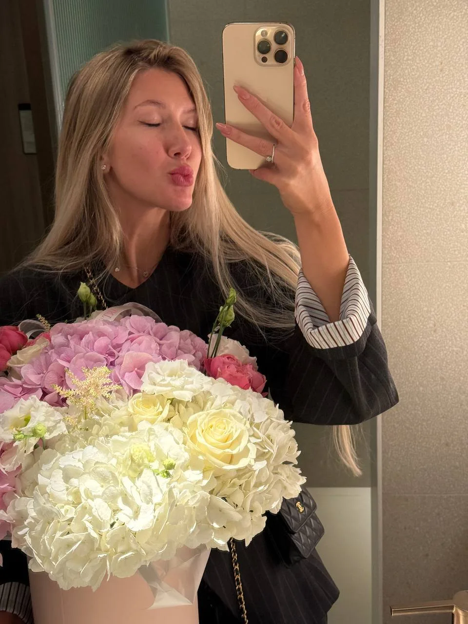 В какой бы точке мира я ни была, меня всегда находят ОНИ… 😁