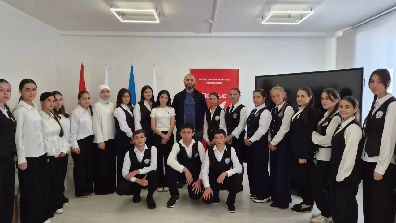 В с.п. Атажукино состоялся профориентационный день для учащейся молодёжи под девизом "П...