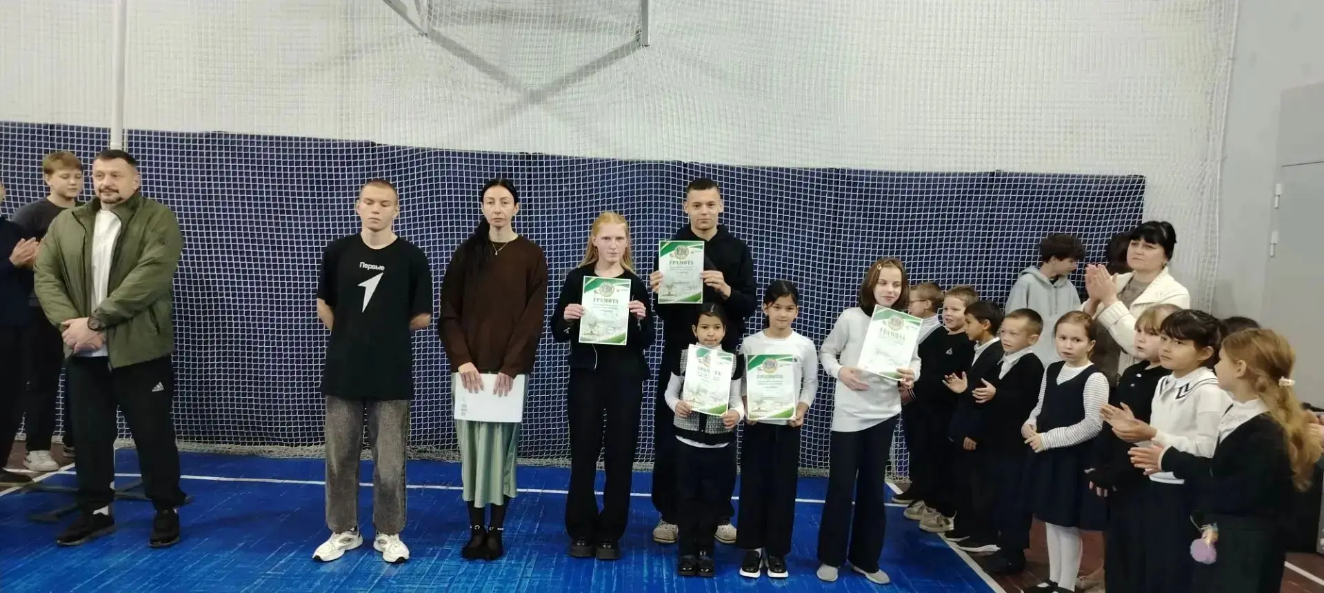 В понедельник, 12 октября, на утренней линейке состоялось награждение учащихся по итога...