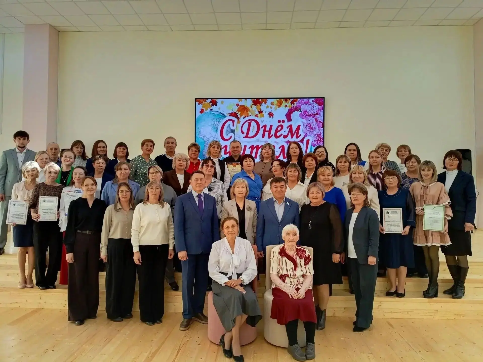Торжественное мероприятие, посвящённое Дню учителя, прошло в Сернурском округе