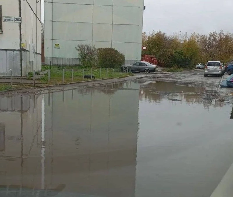 Перекресток улицы Ленина и Строевой похож на полосу препятствий