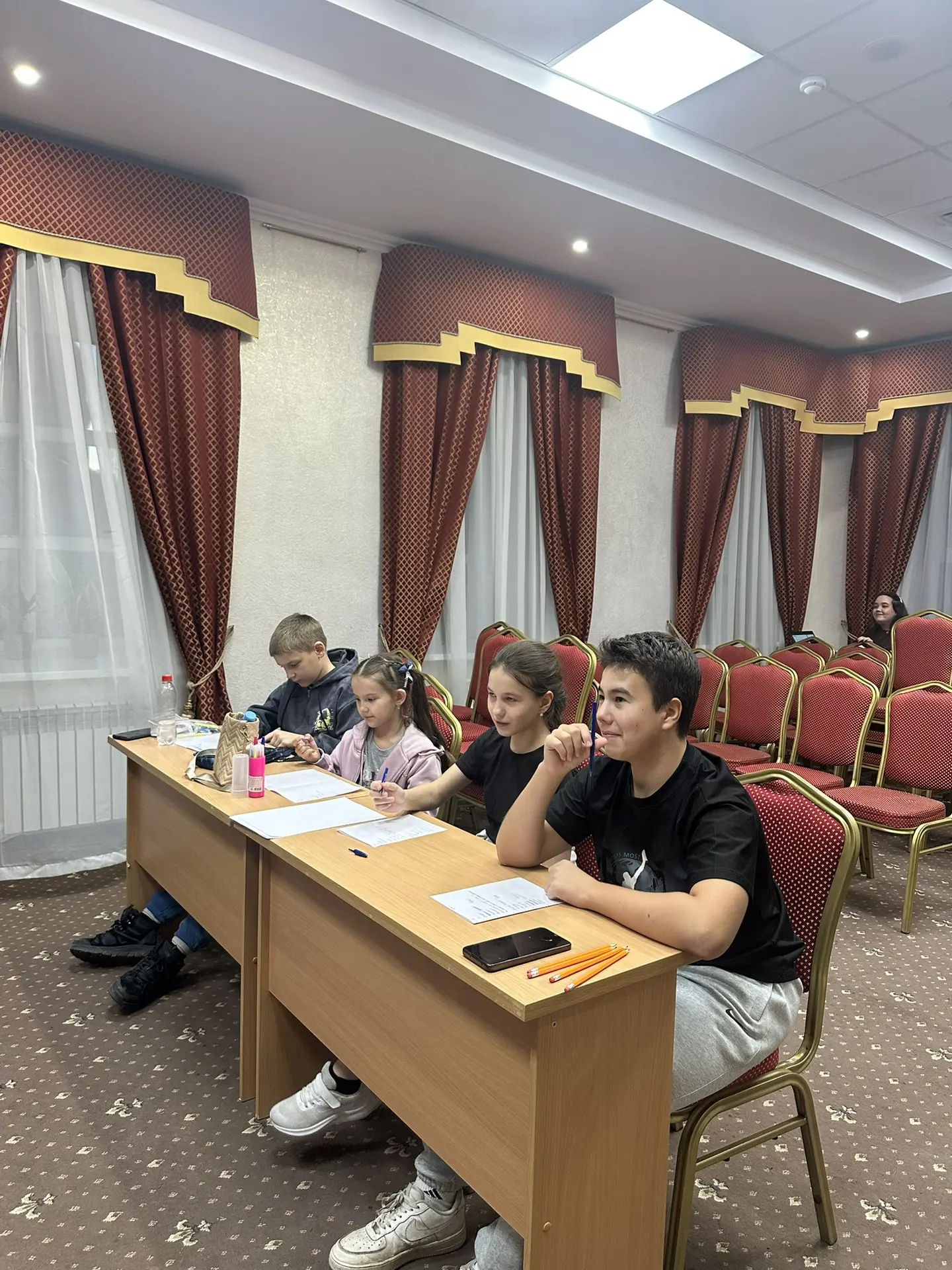 📚 Балаларның дәресләре дәвам итә. Менә бү дәрестә алар викторина чишәләр. Һәр сорау — ...
