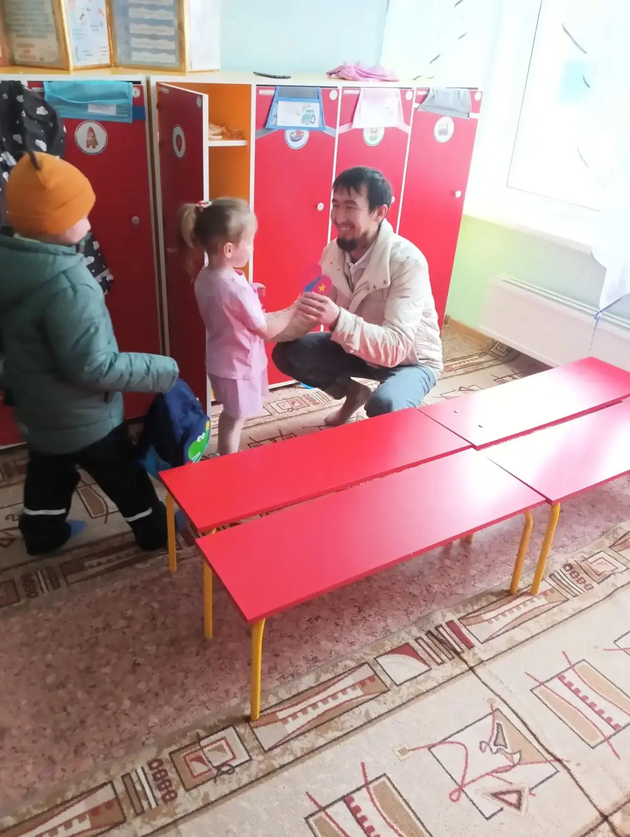 Сегодня самые маленькие воспитанники нашего детского сада — группа «Лучики» — подготови...