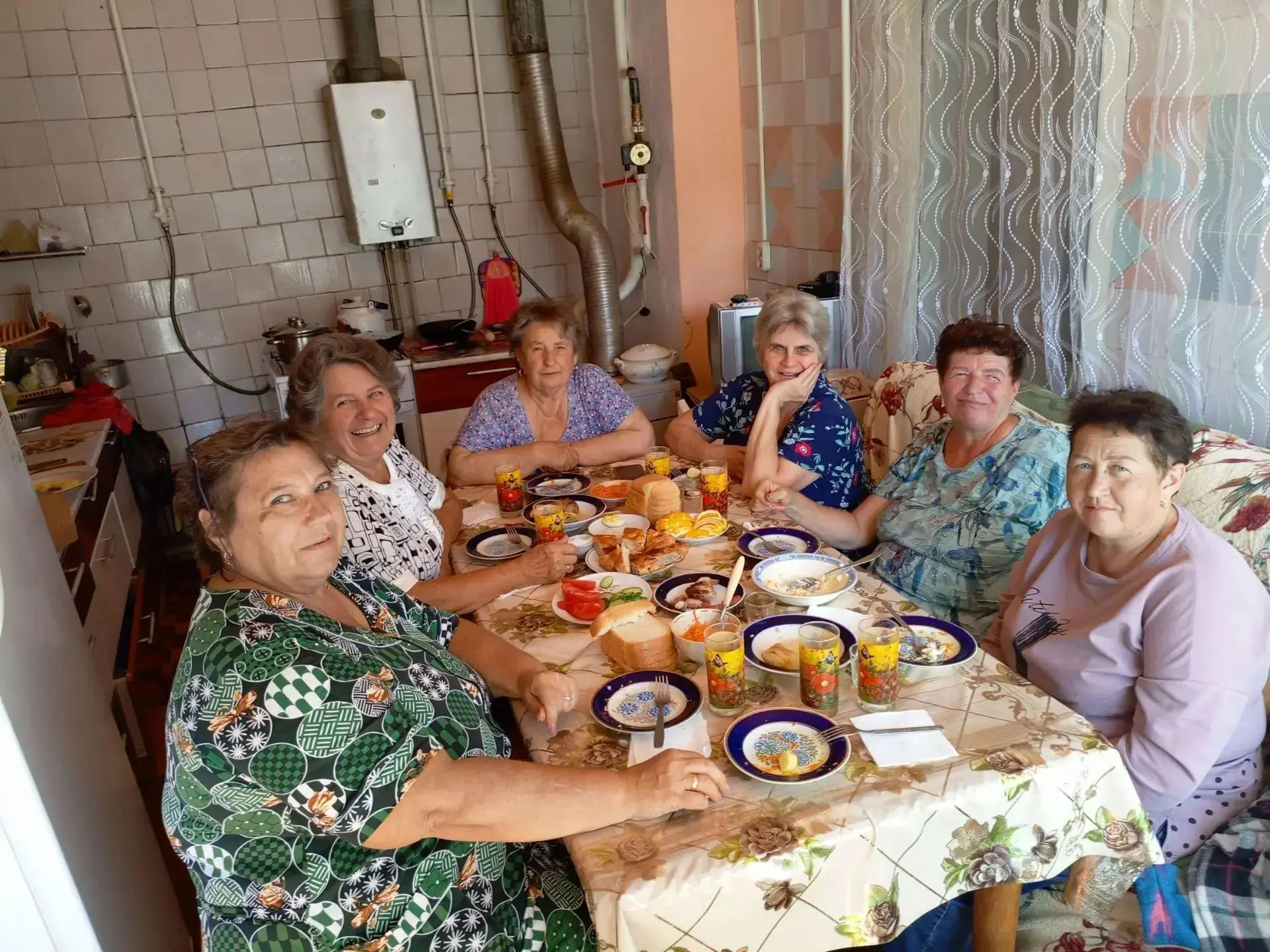 В отделениях Кировского центра социального обслуживания на дому поселка Комсомолец , ст...
