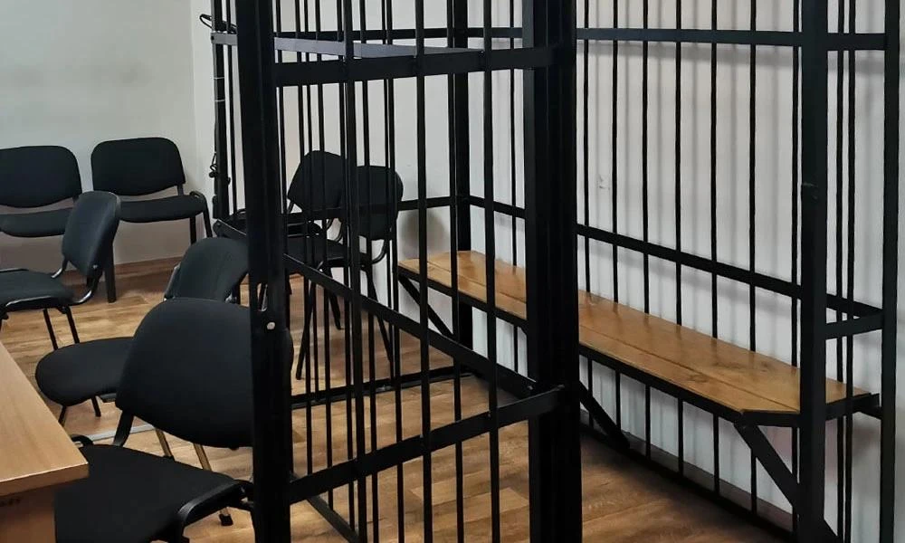 Порезал лицо подростку и отправился под арест