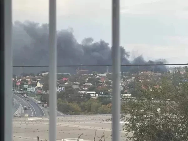 🔥В Аксае оцепили склад, где бушует крупный пожар