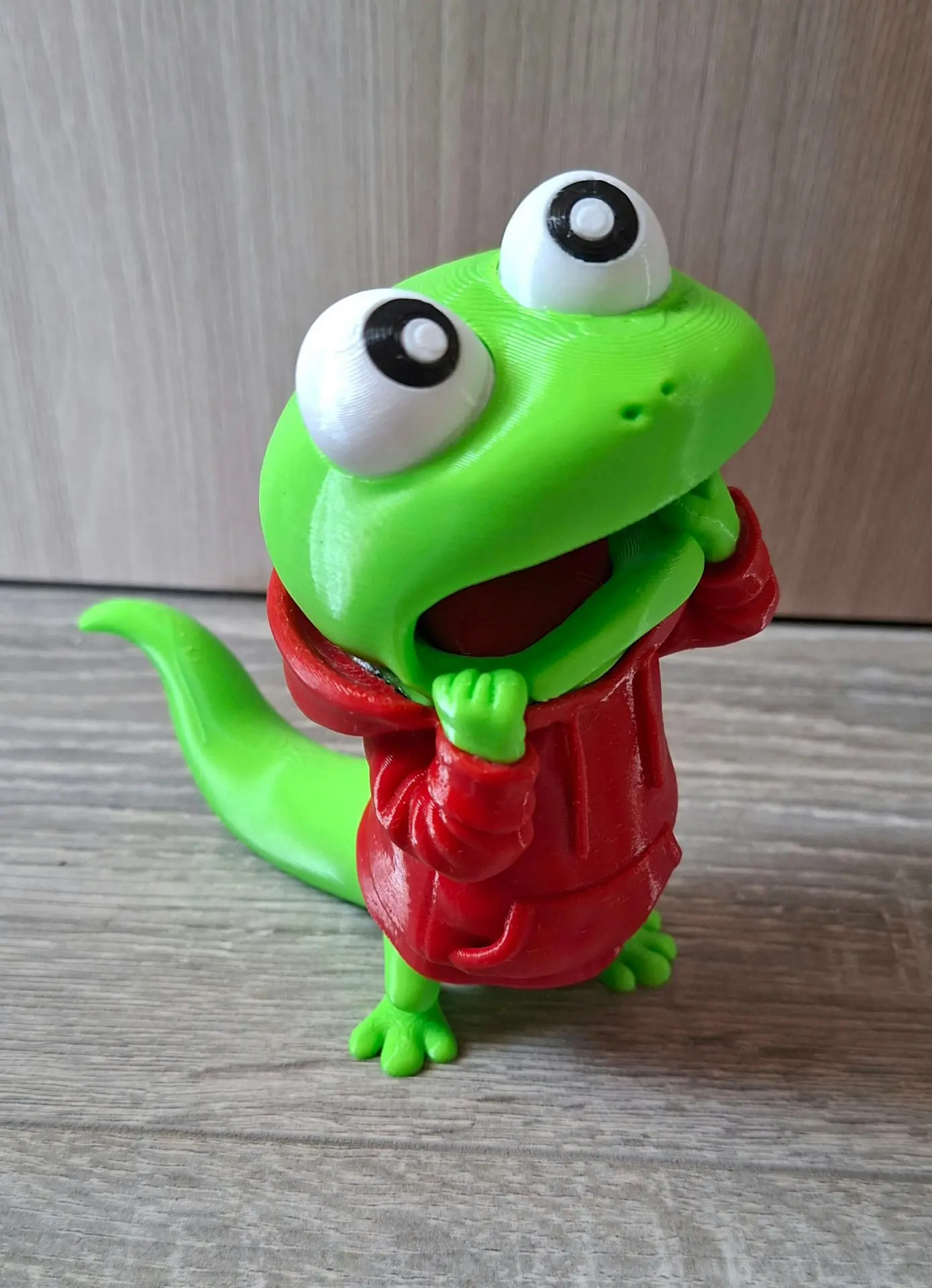 Вот он, виновник. Ящерица Том🤪