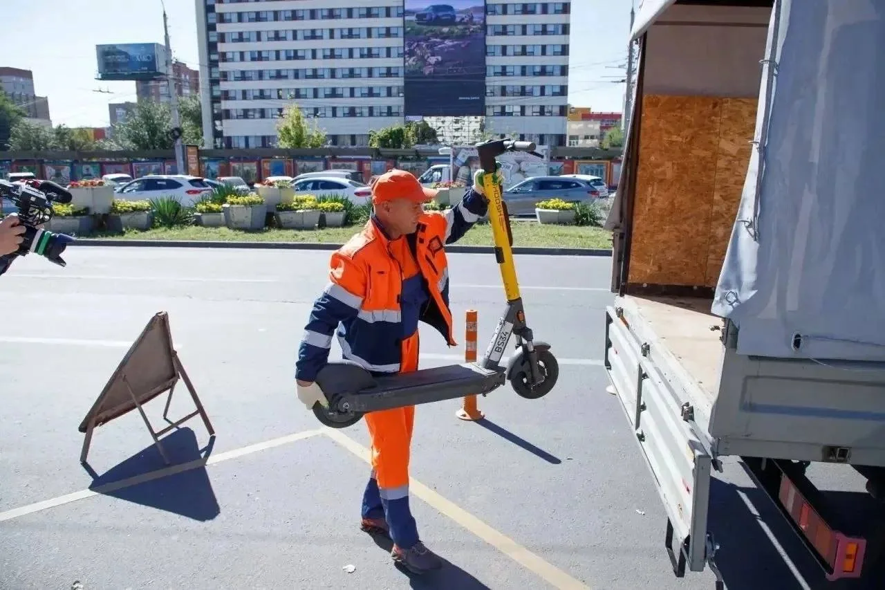 ⚡️ В Ростове эвакуировали более 100 неправильно припаркованных самокатов