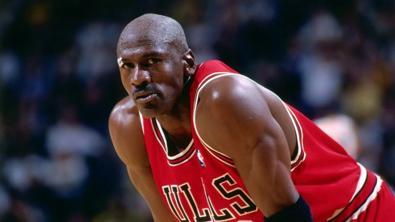 🏀 Игровая майка Джордана с финала НБА 1998 года продана за рекордные $14 млн