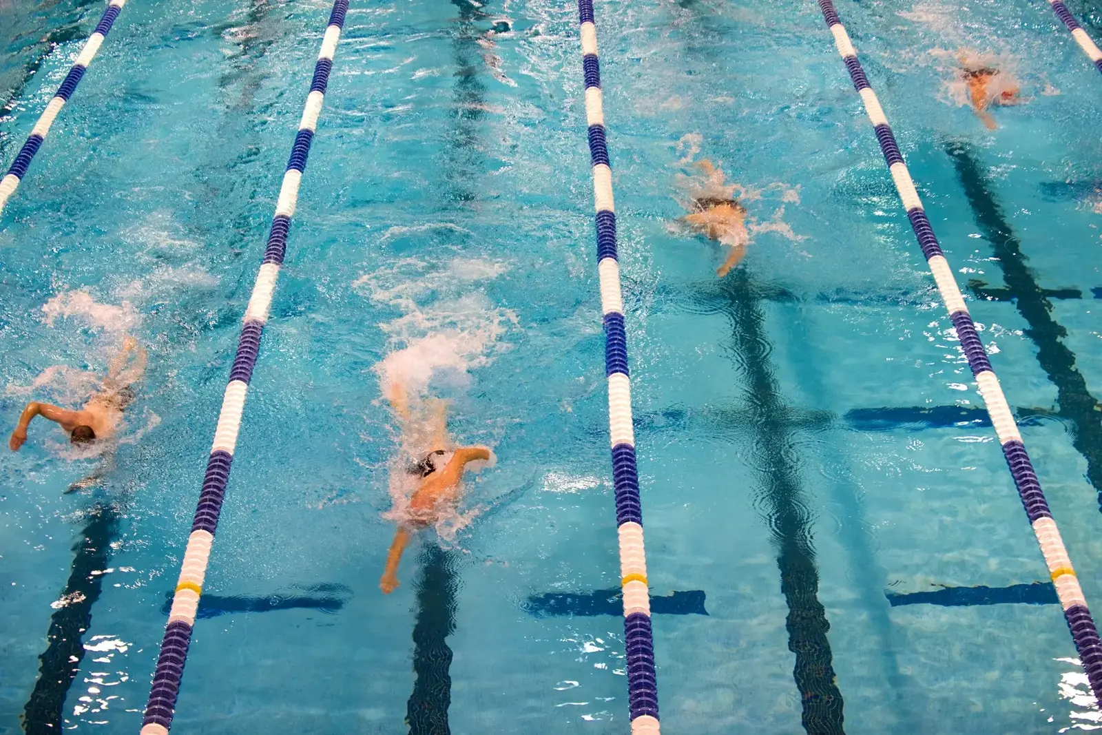 Петербург и Москва остались единственными российскими городами, которых World Aquatics ...