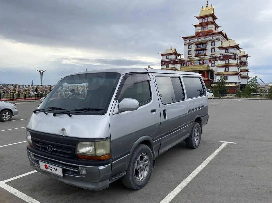 Продам Toyota HiAce 2001г, грузопассажирский, В категория, бензин, 2куб, задний привод,...