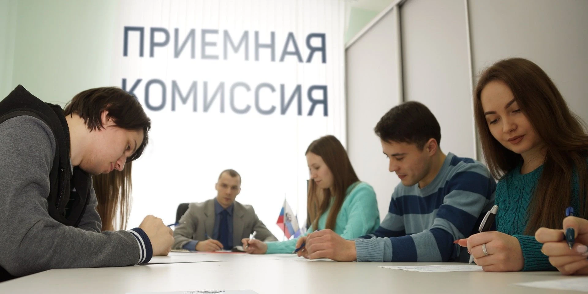 Минобрнауки РФ сократило почти 97 тыс. платных мест в вузах по 40 специальностям