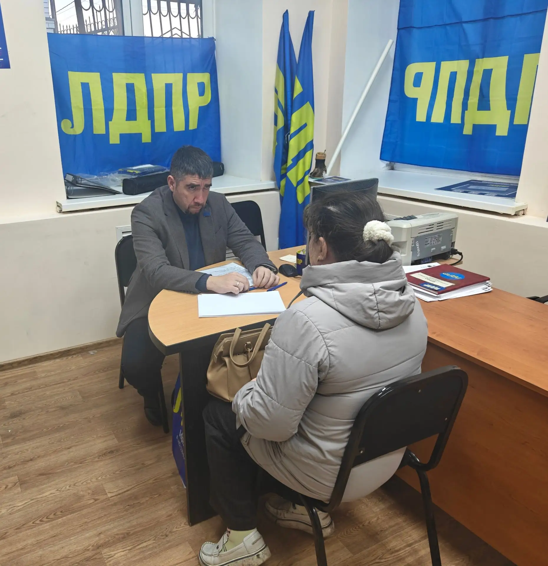 Вопросы по пенсионным выплатам; трудовые споры; состояние дорог, работа общественного т...