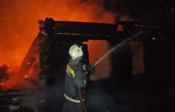 🚒 В Глазовском районе пожар повредил жилой дом и постройки