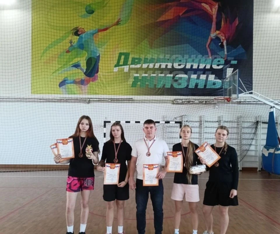 8 и 9 октября в СК «Темп» прошли районные соревнования в рамках Чемпионата Школьной Бас...