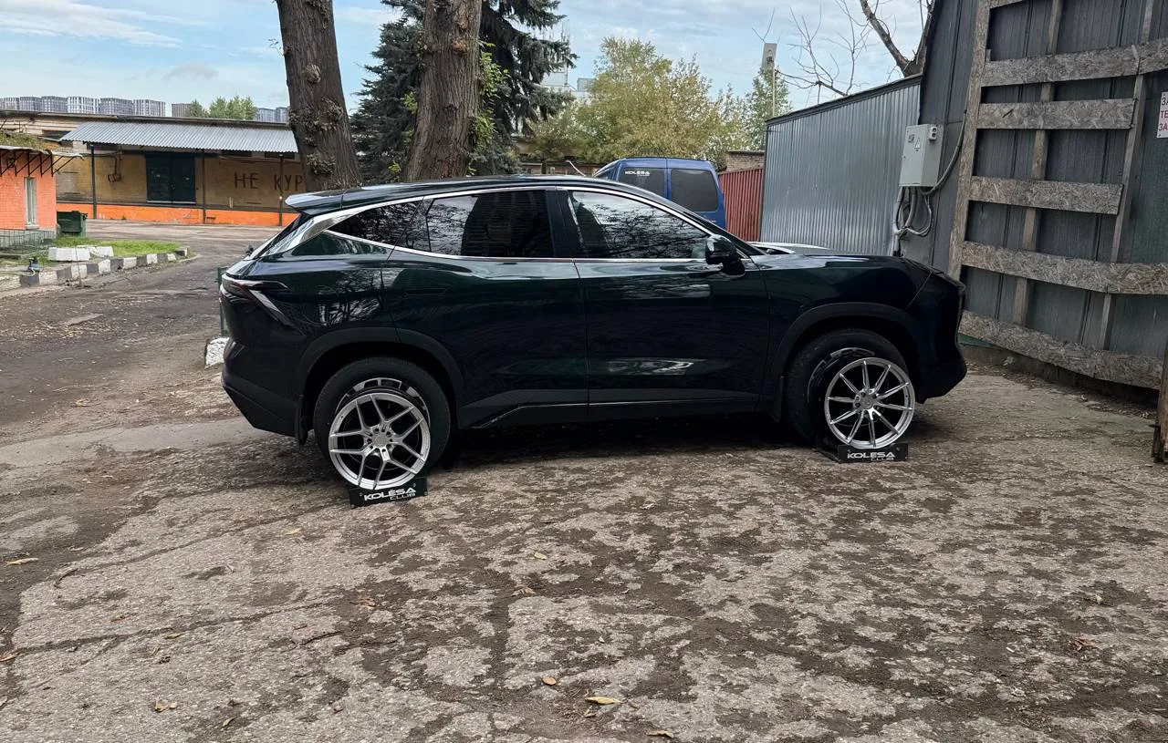Jetour Dashing на примерке дисков в 19-ом диаметре