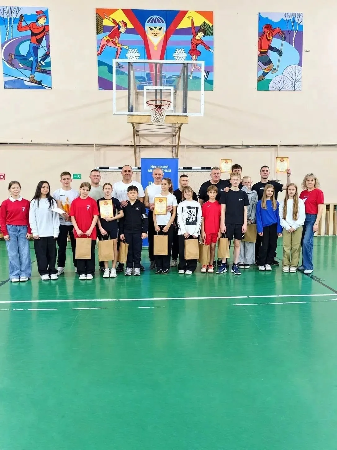 🎉Вчера в нашей школе прошло зажигательное спортивное мероприятие! На старт вышли две к...