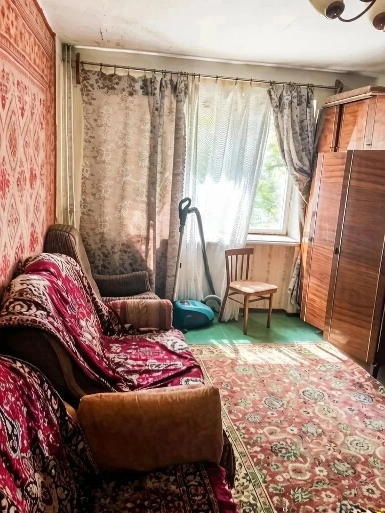 Продам 3 к.к. 2/5 на кв. 50 лет Октября,