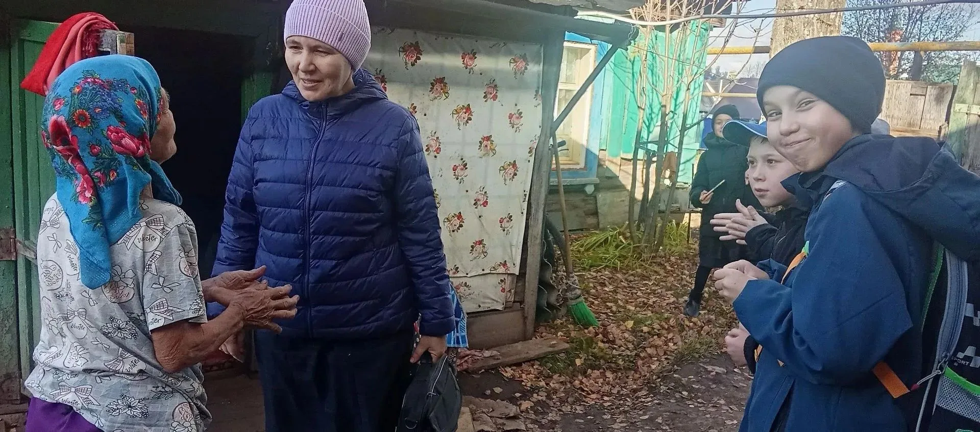 Сигезенче октябрь көнне 5 а сыйныфы укучылары Мөршидә апаның хәлен белеп кайттылар