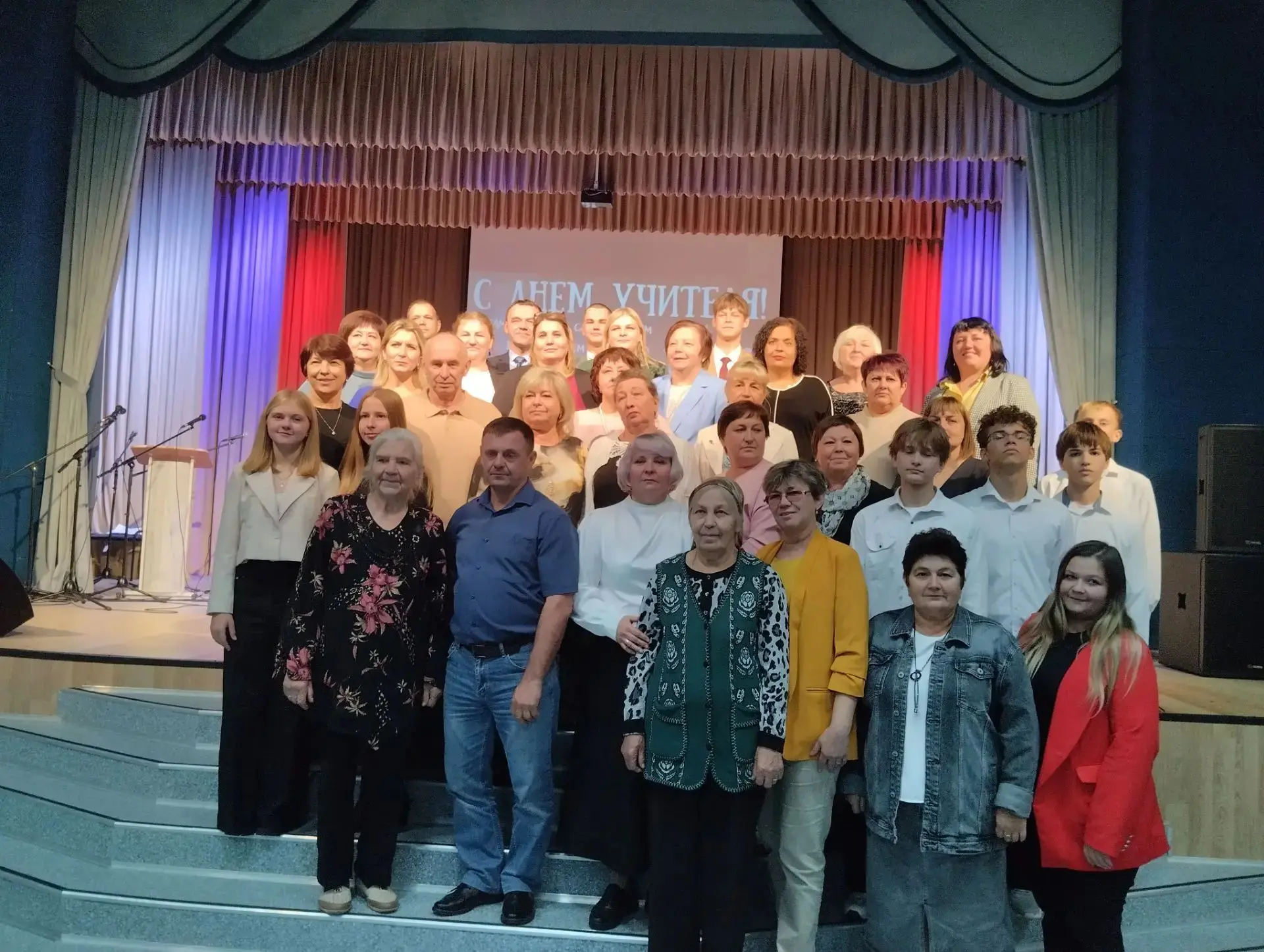 🎉 Праздничный концерт ко Дню учителя: праздник тепла и благодарности! 🎉