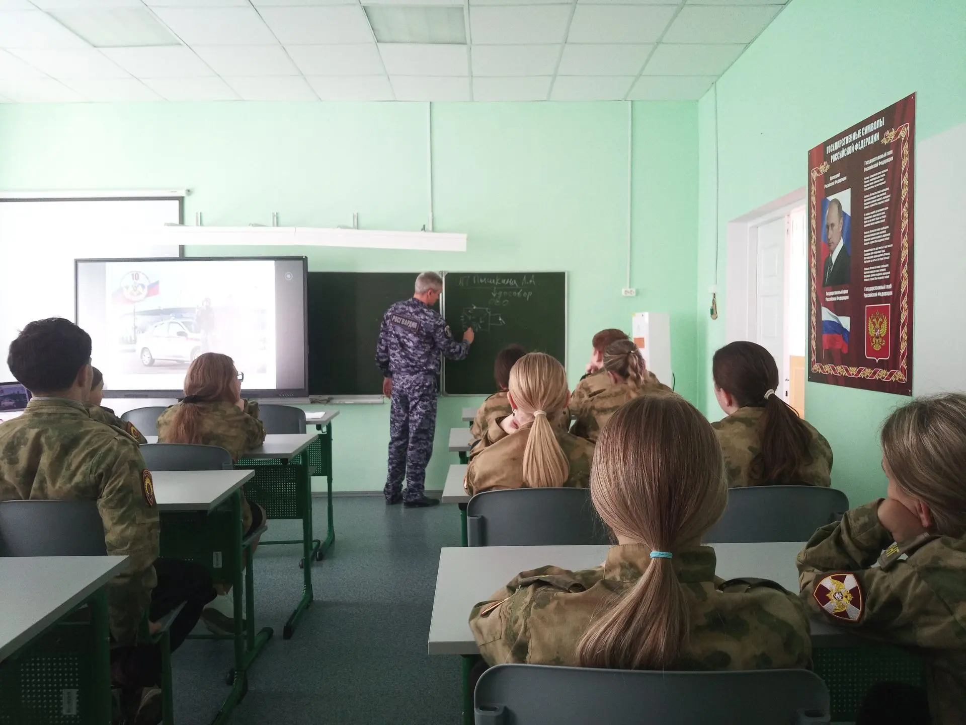 Сотрудник росгвардии Крепышев Д.И подготовил и провел для школьного отряда Росгвардии и...