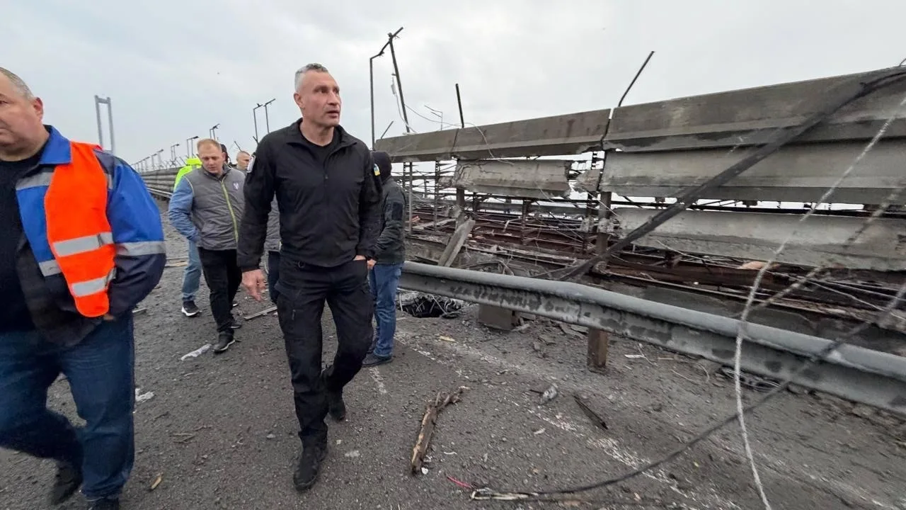 🇺🇦💥 Появились первые фото атакованного Южного моста в Киеве