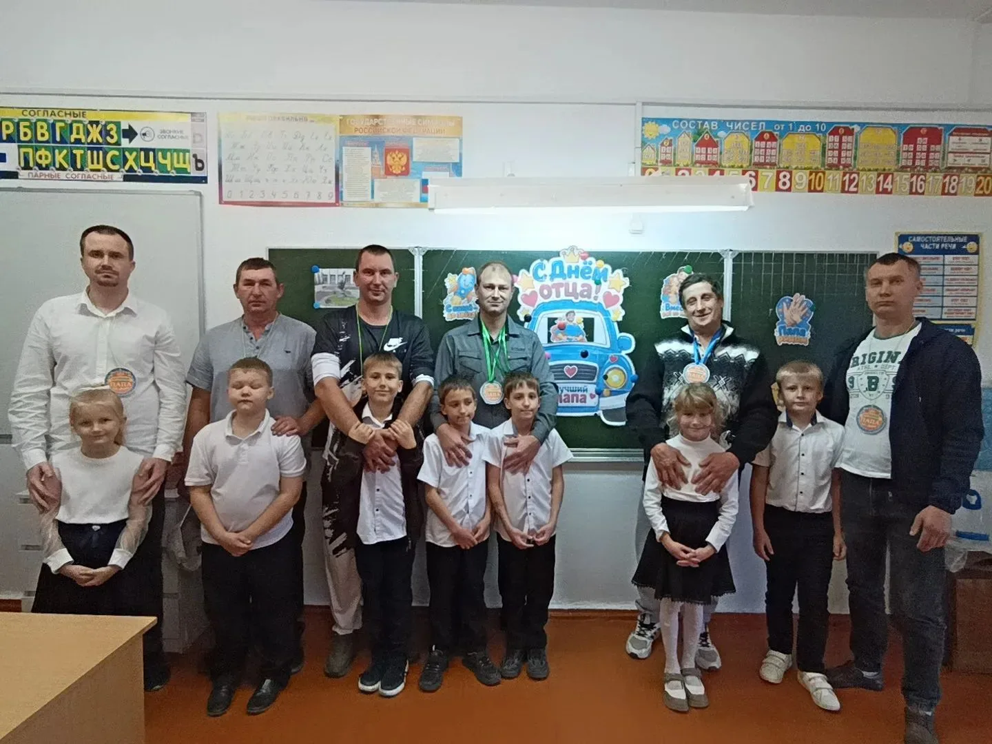 Самый лучший папа! Во 2 «Б» классе прошел трогательный и веселый праздник 👨‍👦‍👧✨