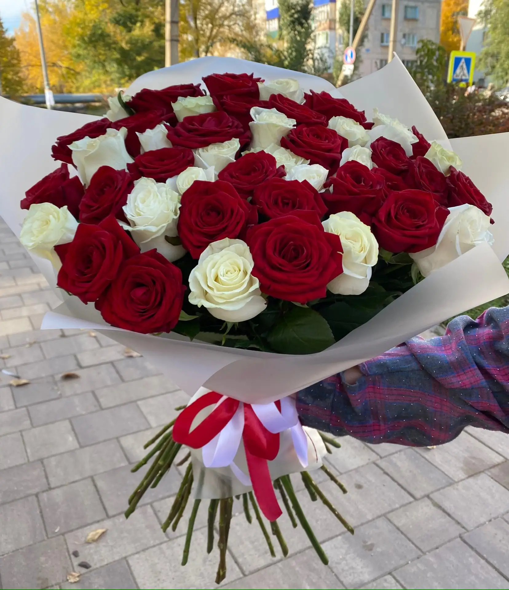 Отправили на доставку прекрасный букет из роз❤️