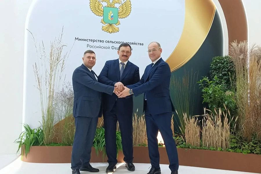Молоко и зерно — на экспорт: Волгоградская область подписала соглашения на «Золотой осе...