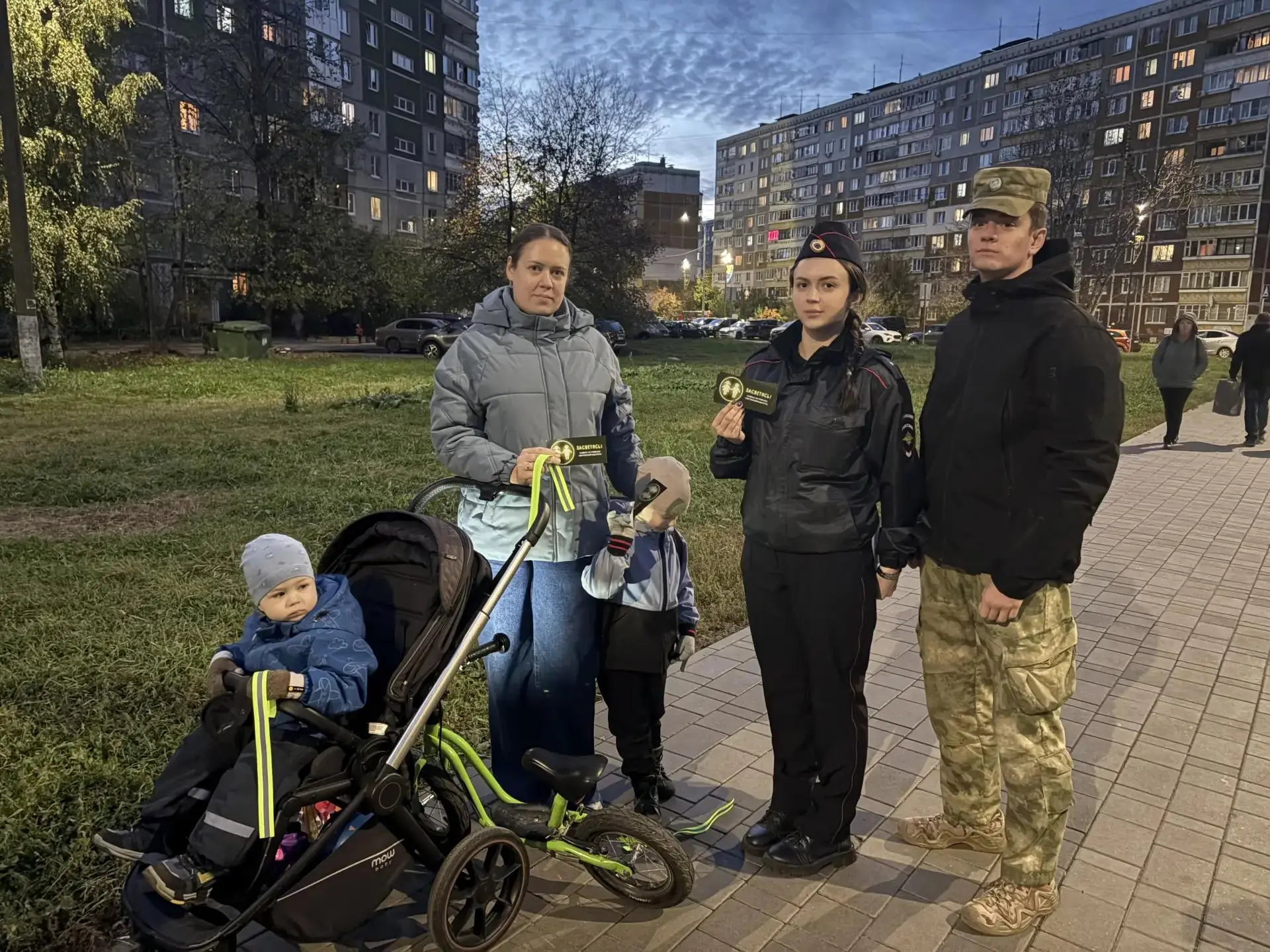В рамках месячника по безопасности дорожного движения "Засветись" 8 октября ребята Учеб...