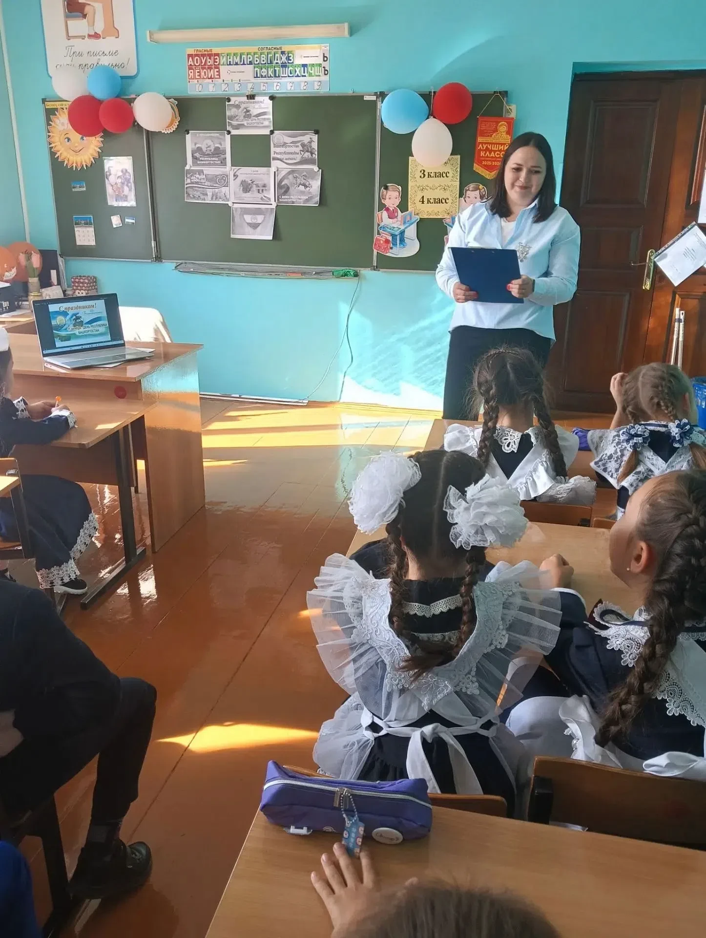 В начальной школе прошел  библиотечный урок, посвященный Дню Республики Башкортостан. Р...