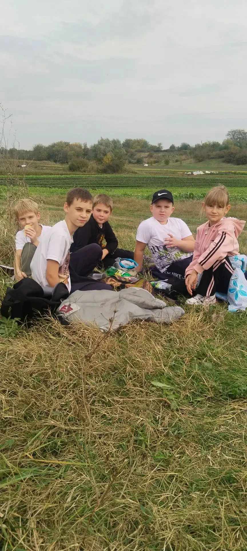 Октябрь во всю раскрашивает природу в яркие цвета, и учащиеся 1-4 классов решили не упу...