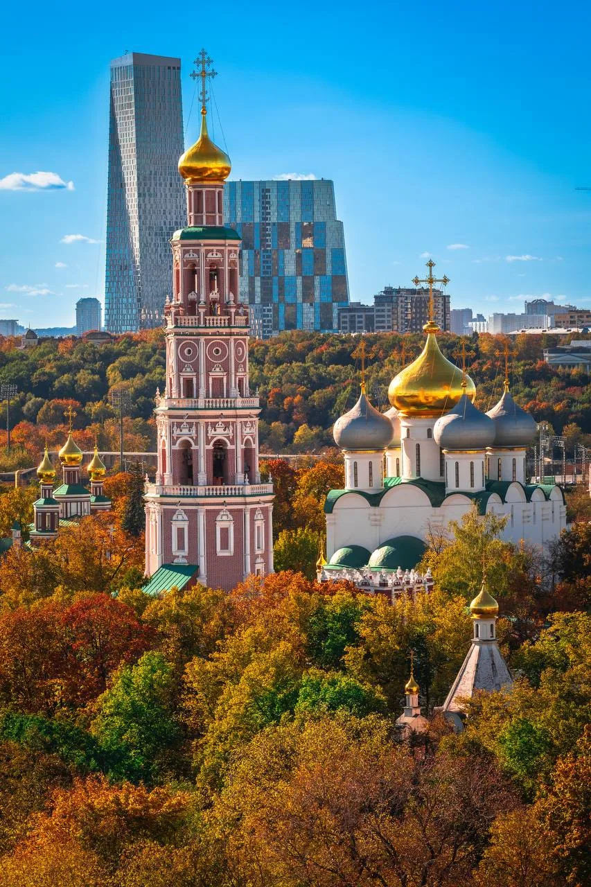🌞 «Бабье лето» вернётся в Москву к концу этой недели. В городе потеплеет до +18°С.