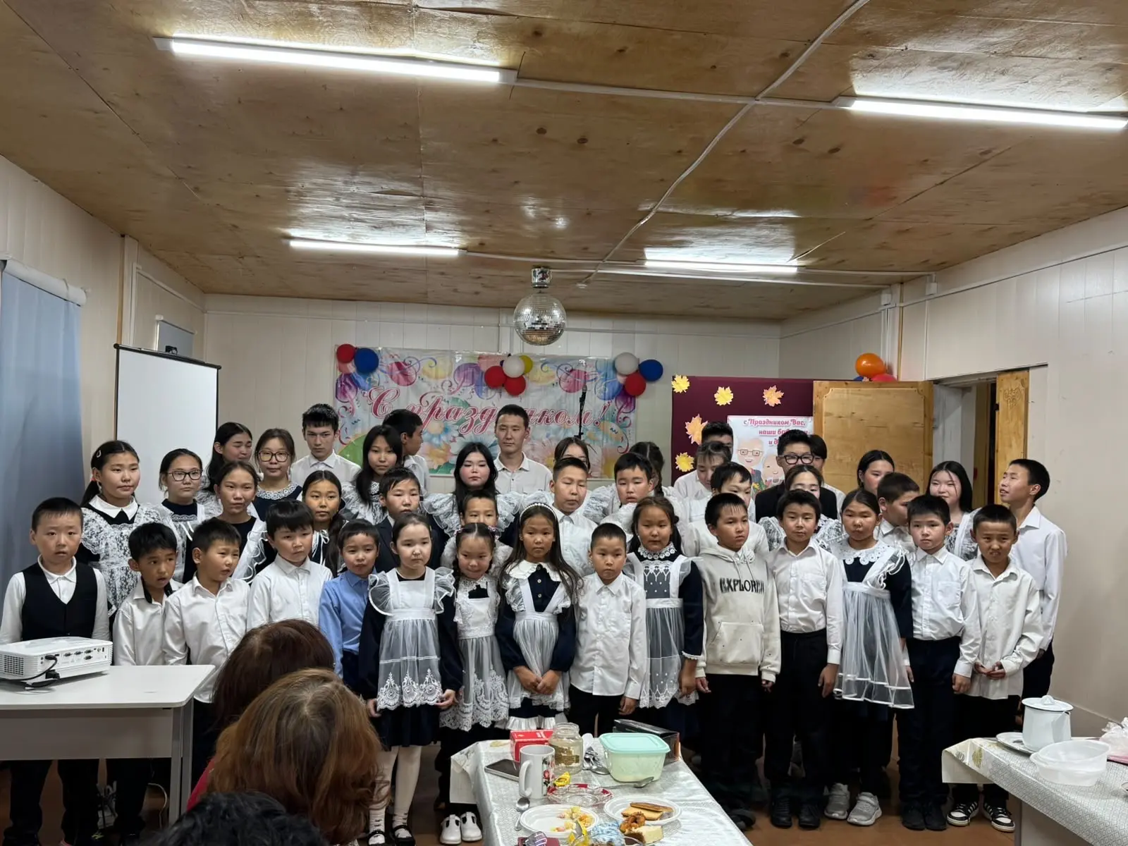 🌺 1 октября в ЭКЦ «Эдек» прошла тёплая встреча, посвящённая Дню благодарности и уважен...