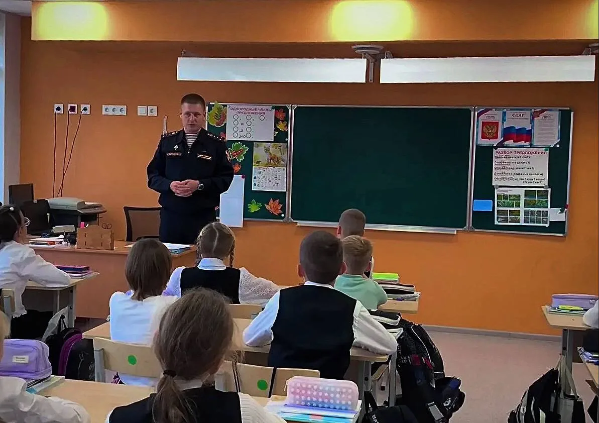Росгвардейцы провели урок безопасности для школьников в Подмосковье