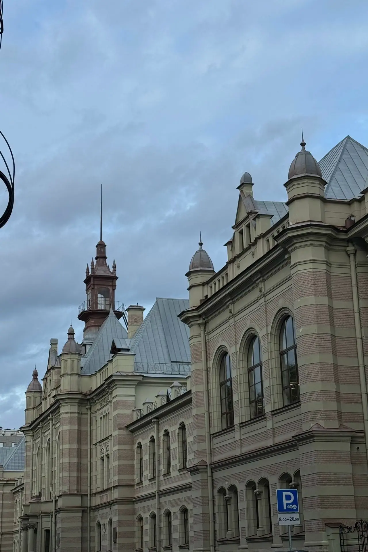 А вы знали, что в Петербурге есть настоящий «замок», в котором больше 120 лет учатся ин...