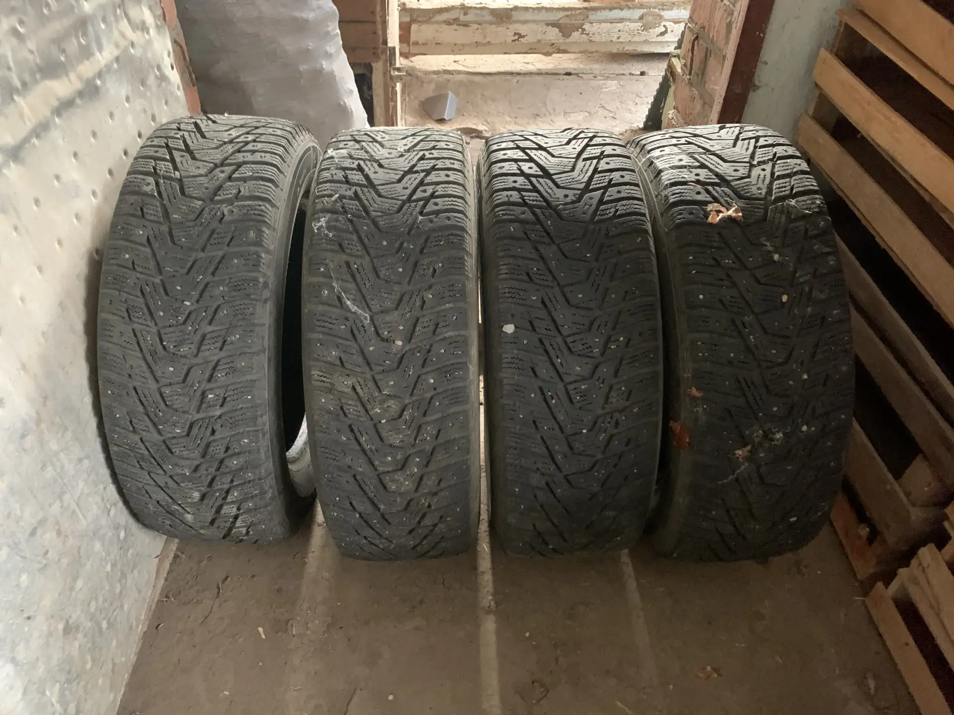 Продам зимнюю резину Hankook 205/65 R15