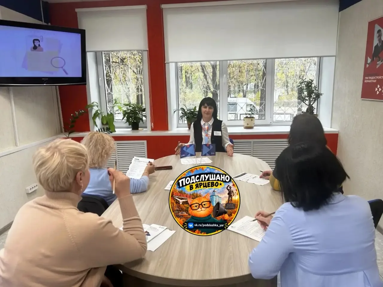 💼 В Ярцево участниц женского клуба учили составлять эффективное резюме