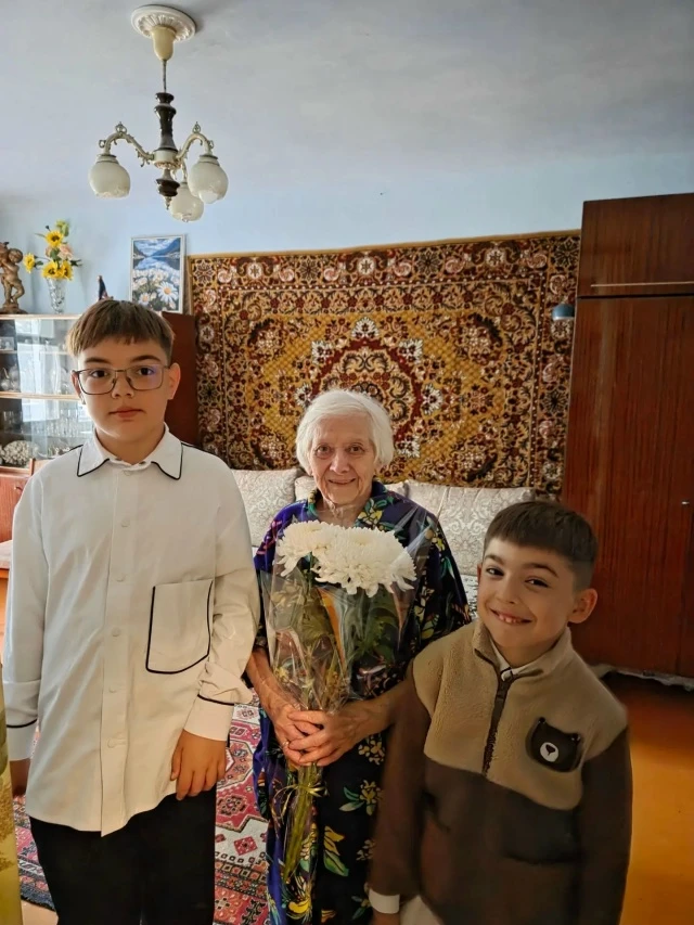 🌸 С благодарностью и уважением — педагогам-ветеранам