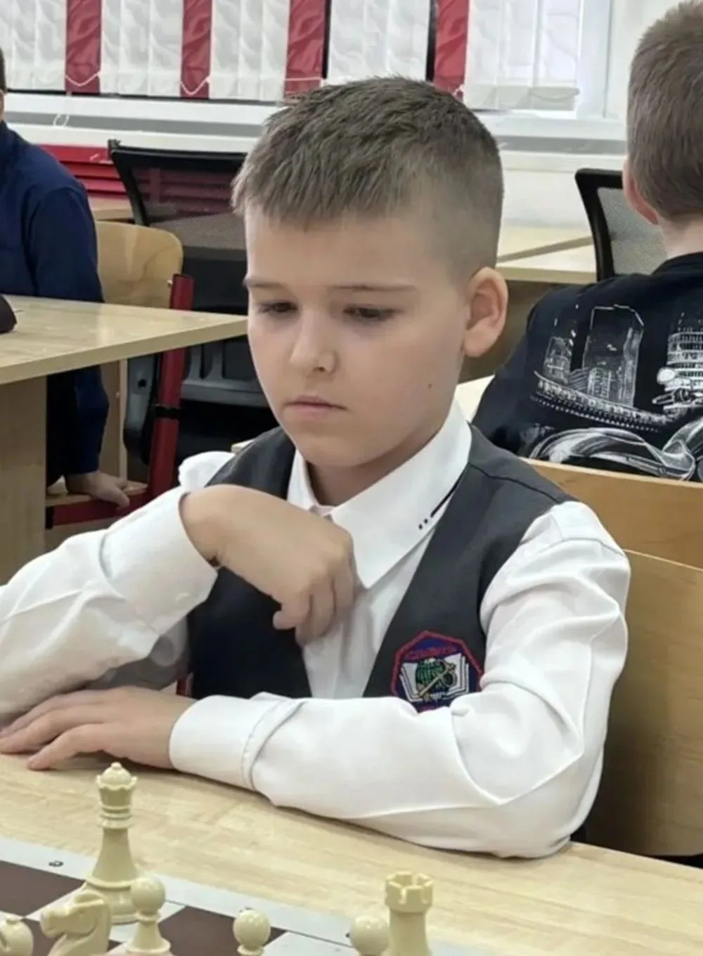 Ученик 3 "А" класса КСОШ N3 Михаил Савельев, воспитанник шахматного клуба "Точки роста"...
