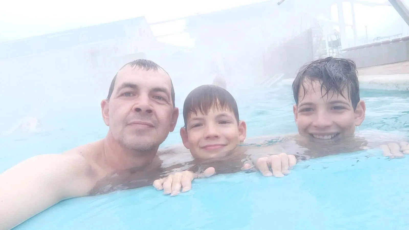 Участник фотоакции Андрей Баркалов с сыновьями Максимом и Святославом из Мостовского