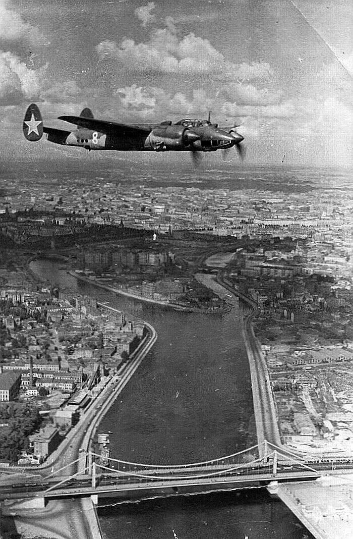 9 октября 1948 года лётчики Пётр Пирогов и Анатолий Барсов совершили угон самолёта Ту-2...