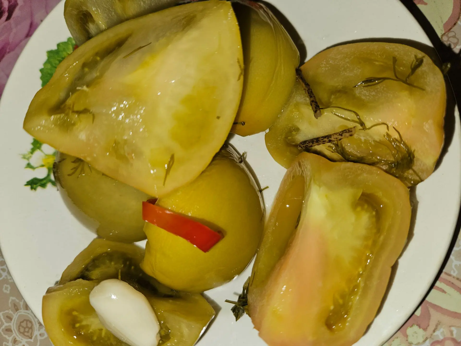 Сегодня к ужину квашеные зеленые помидорки! "Созрели" и готовы!🍅🧄🌶️