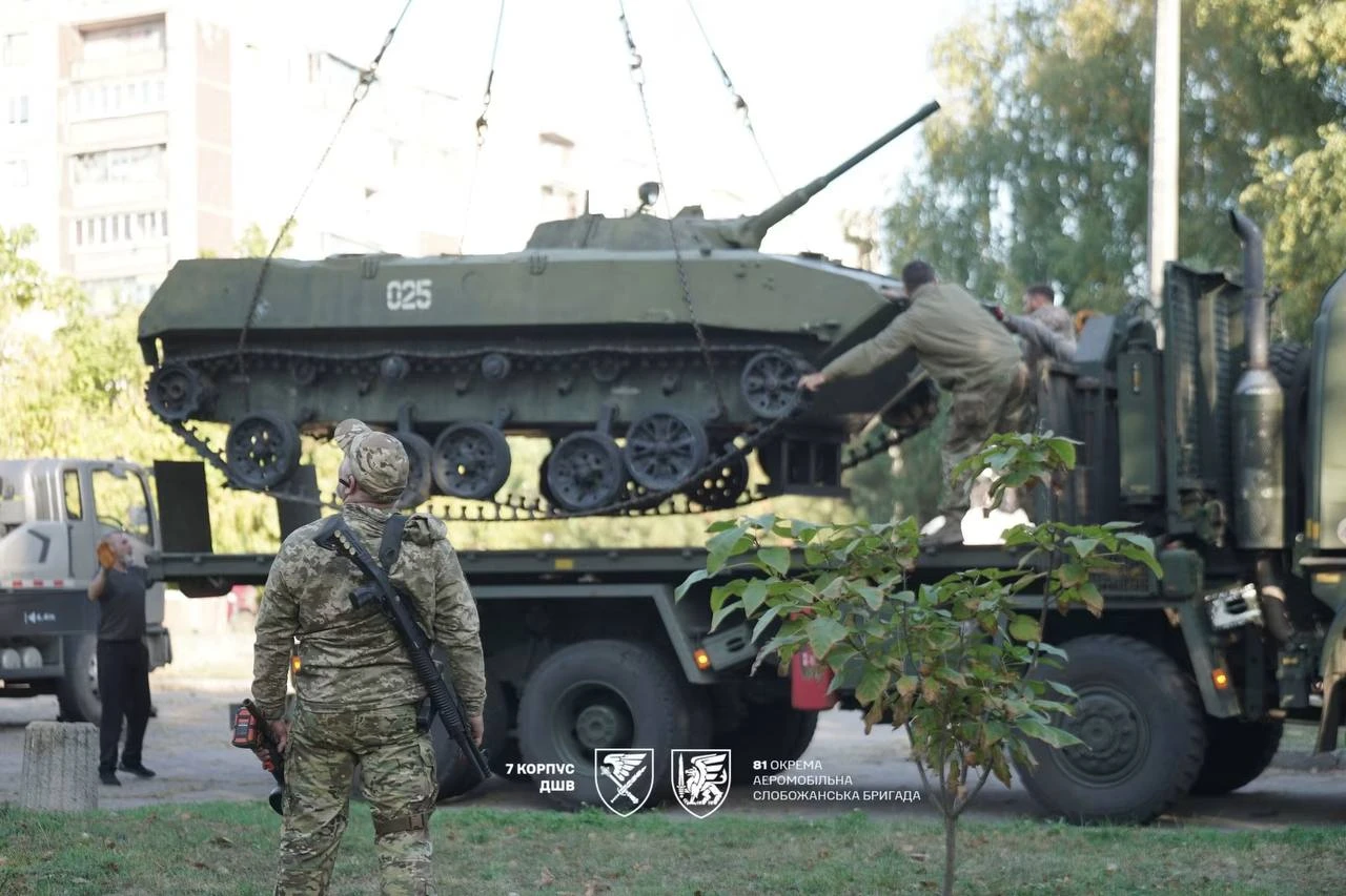 Краматорск: памятник БМД-1 отправился в «эвакуацию»