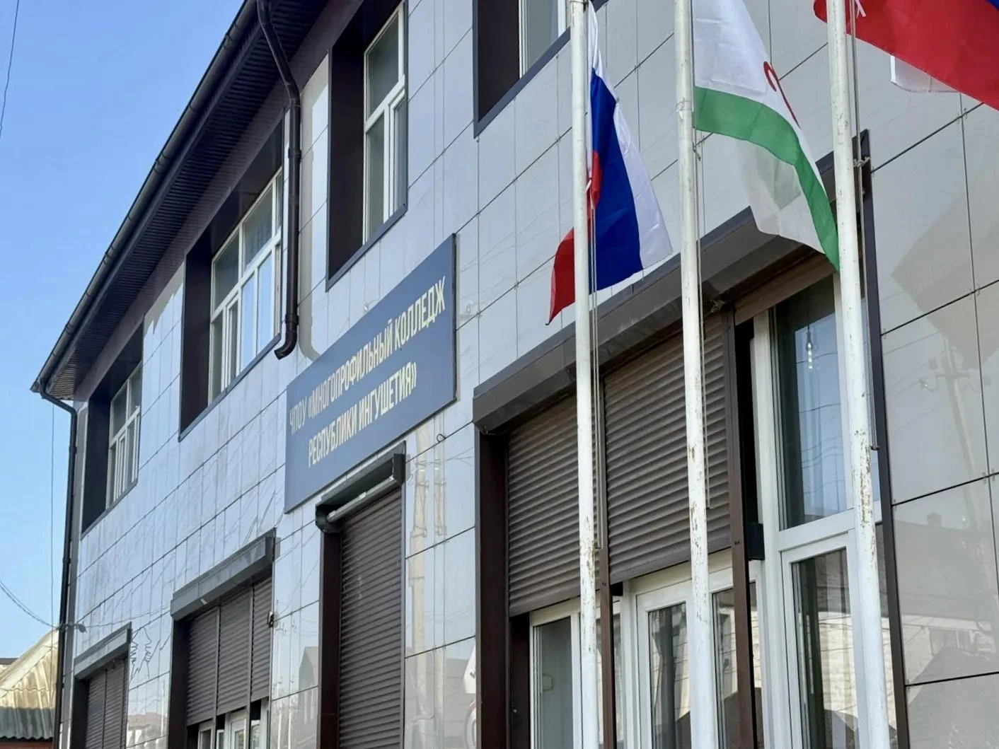Сунженские врачи обследовали студентов колледжа