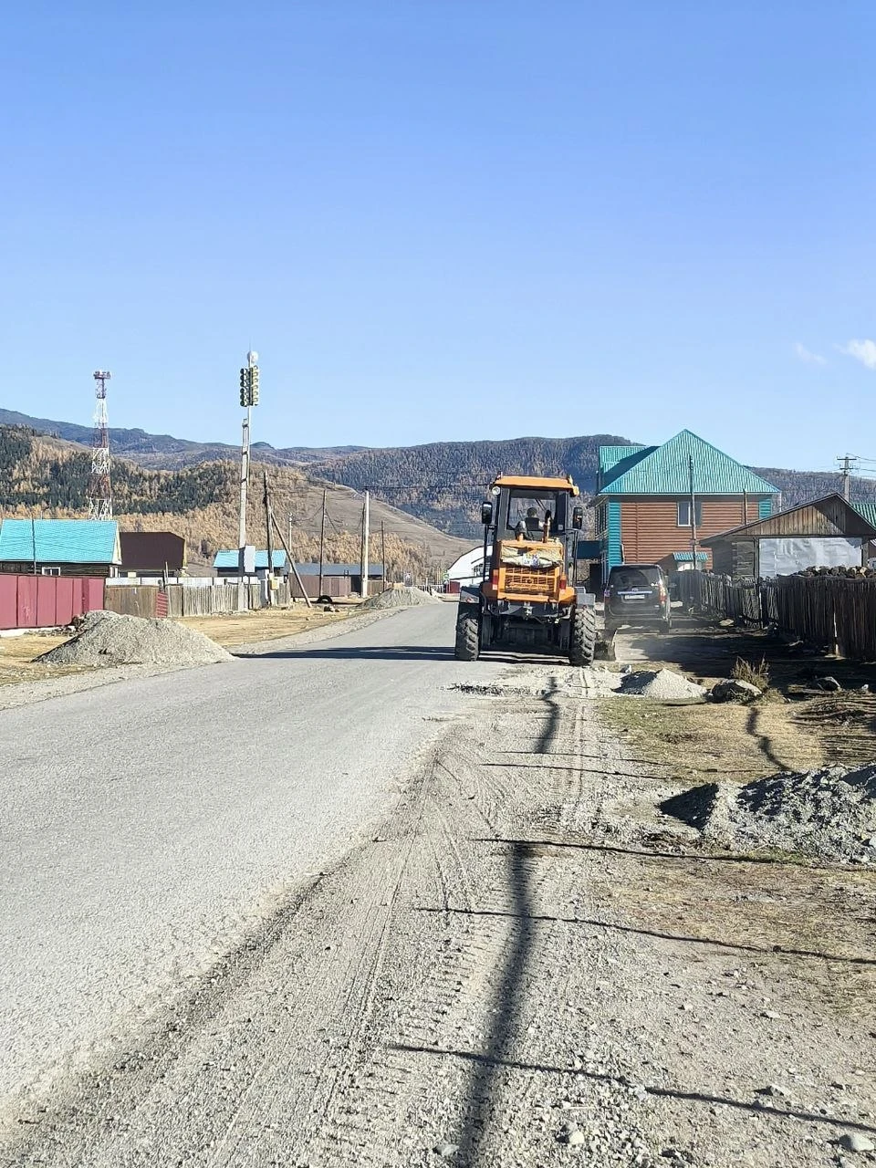🛣 В Улагане продолжают ремонтировать дороги
